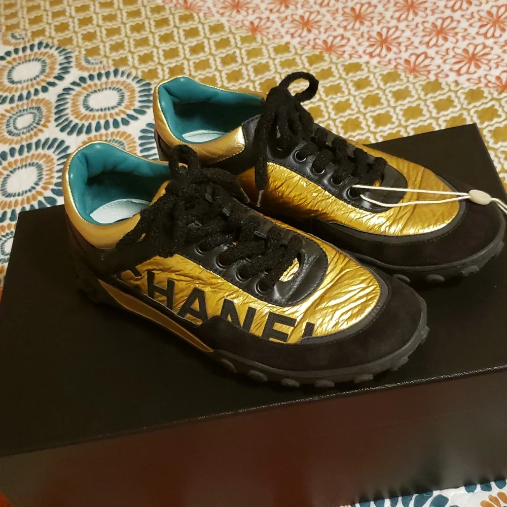 Women's Authentic Chanel sneakers - Picture 1 of 7